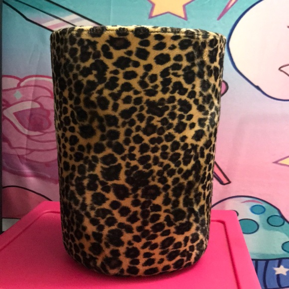 🗑Rare Faux Fur Leopard Print Sleeve Trash Bin🗑 - Picture 2 of 7